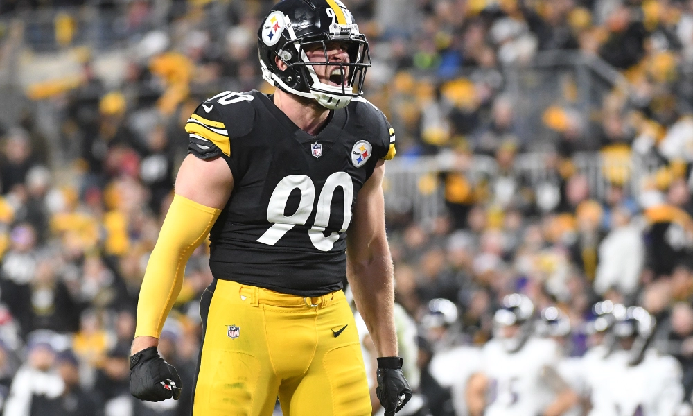 Former Badgers Star T.J. Watt Leaves Steelers' Exhibition Game With Knee Injury