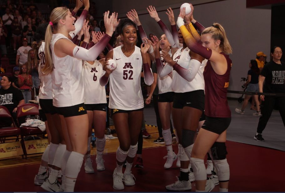 #4 Minnesota Volleyball Whips 13th Ranked Florida In Home Opener