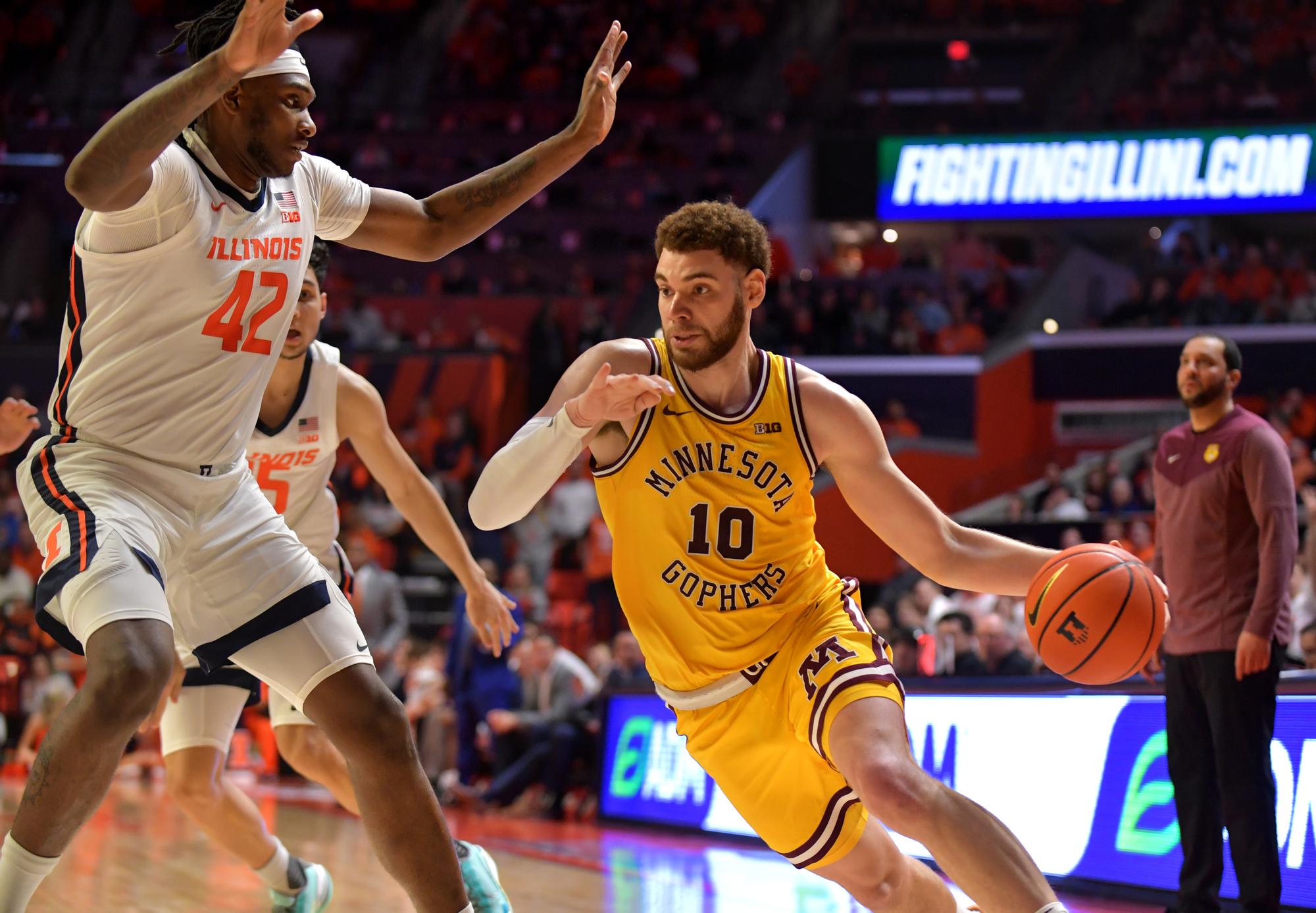 Battle Scores 31 in Loss at Illinois